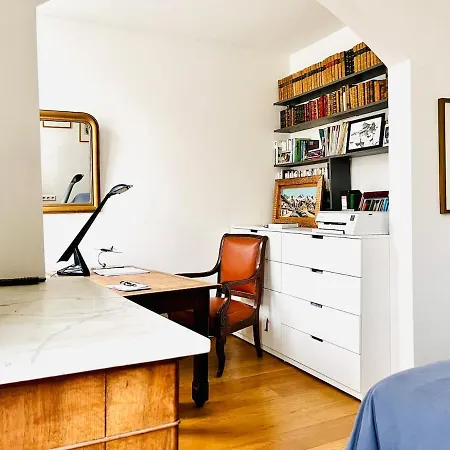 Magnificent Duplex With Terrace Near St Germain Paříž